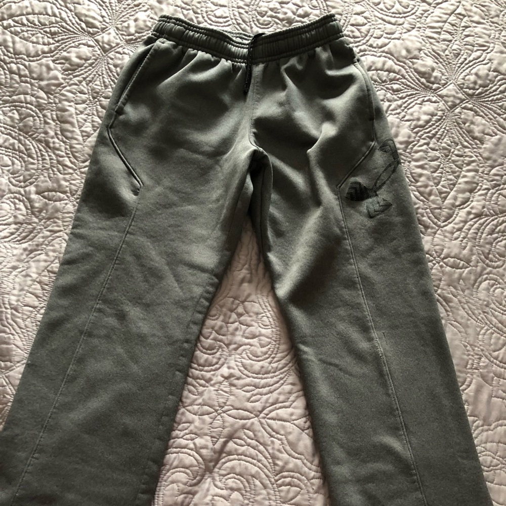 Boys Under Armour sweatpants